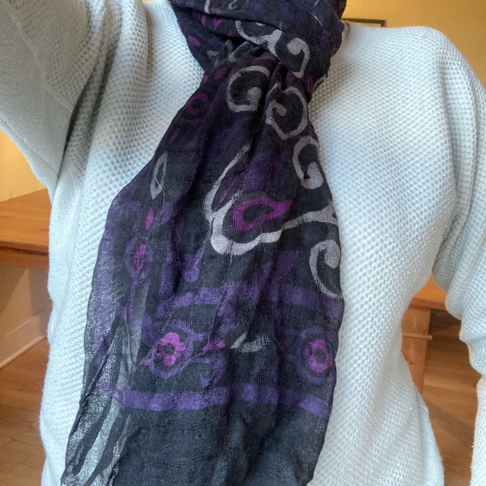 Light Weight Spring Scarf - Picture 2 of 4